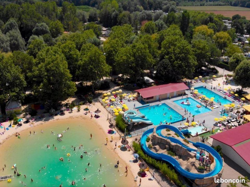 Mobilhome 6 Personnes Camping 4* Chateauneuf-de-Galaure Exterior photo